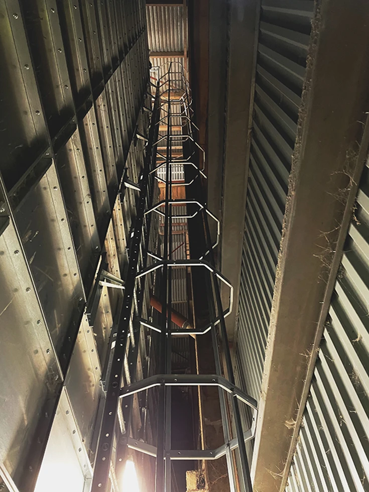 Fasadstege Upptack Travad