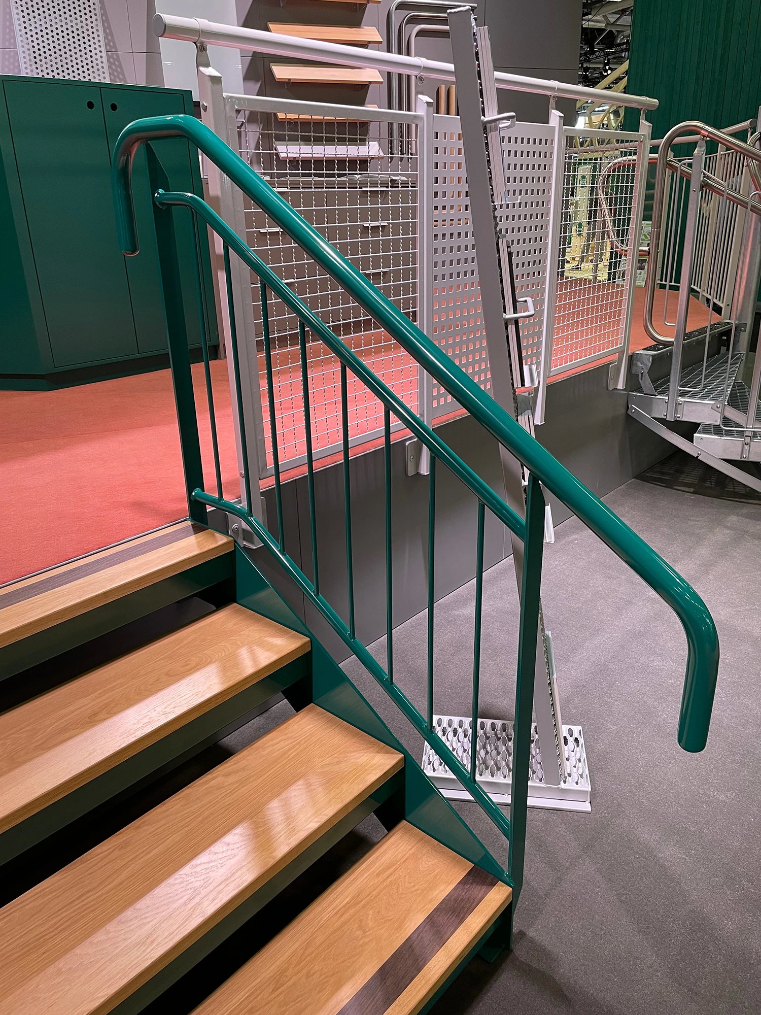 Upptaeck Rak Trappa Inomhus Thumb IMG 2184