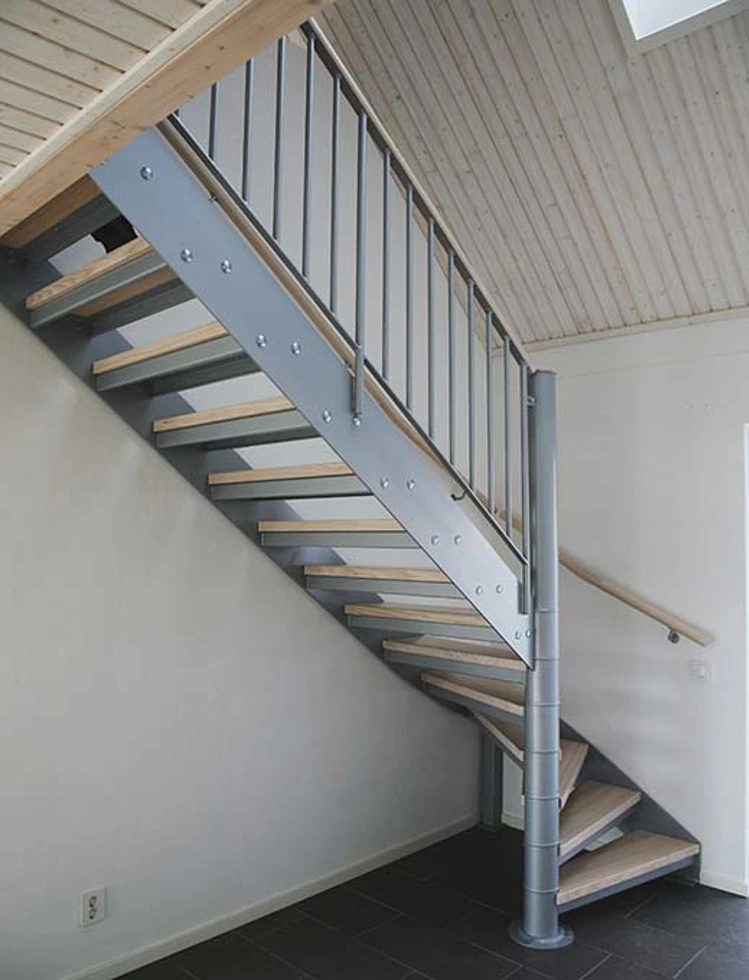 Ac00001236 Horntrappa 1