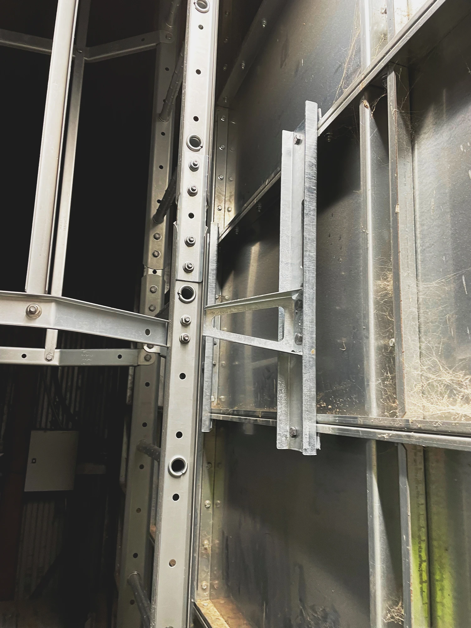 Fasadstege Upptack Travad