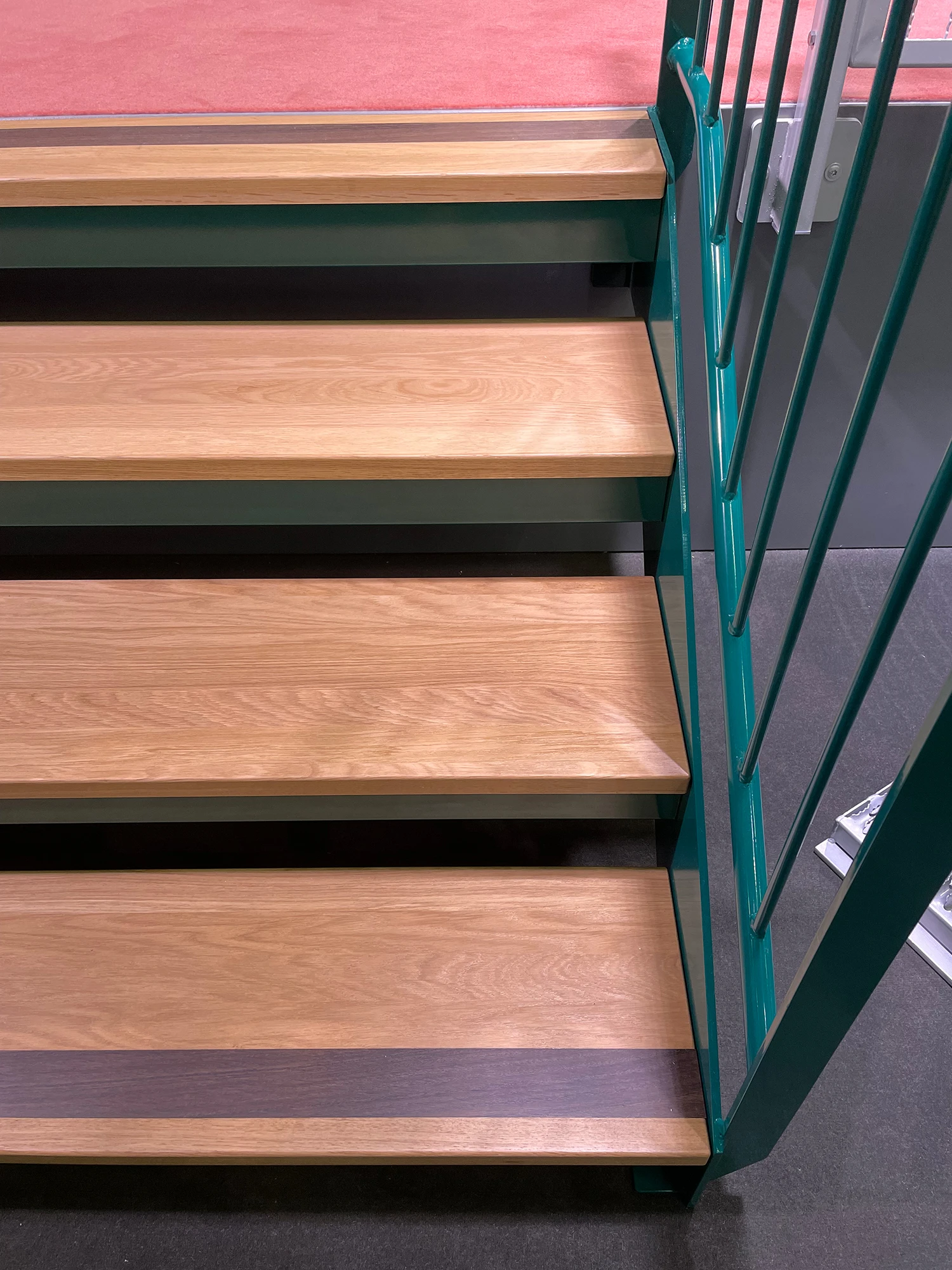 Upptaeck Rak Trappa Inomhus Thumb IMG 2184